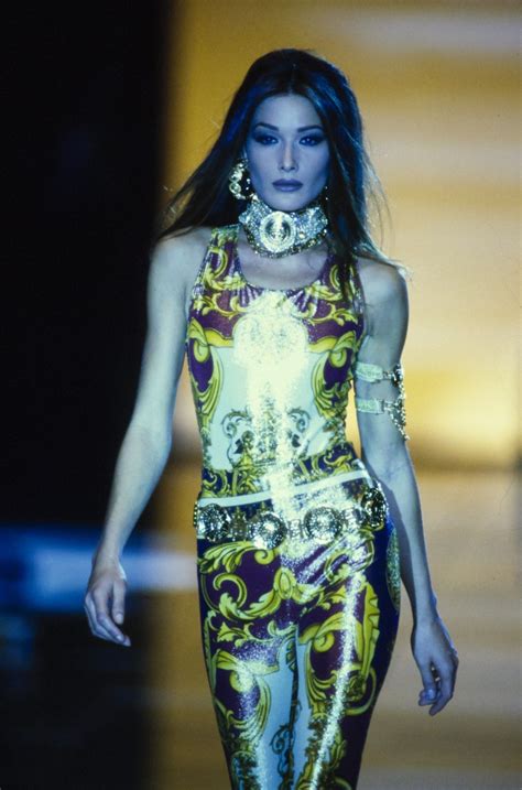 carla bruni versace 90|gianni versace catwalk.